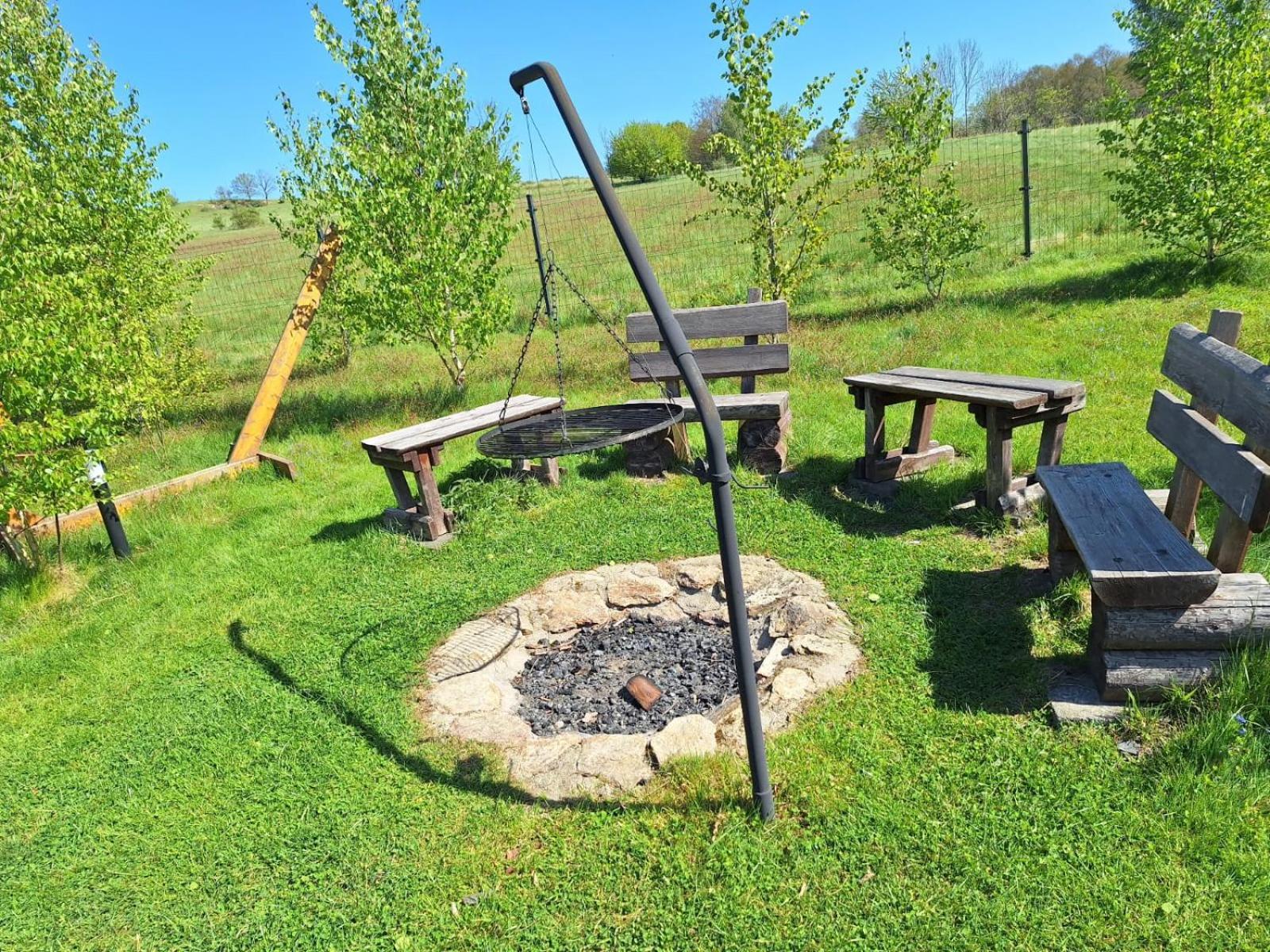 Camping, Zabierz Wlasny Namiot Kameralne Pole Namiotowe Z Basenem Kinem Plenerowym Miejscem Na Ognisko I Placem Zabaw Zywe Zwierzeta Agroturystyka Giebultow  Екстериор снимка